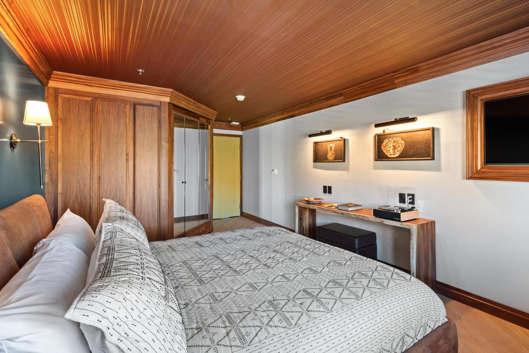 Standard King Room,1539657742:JPEG