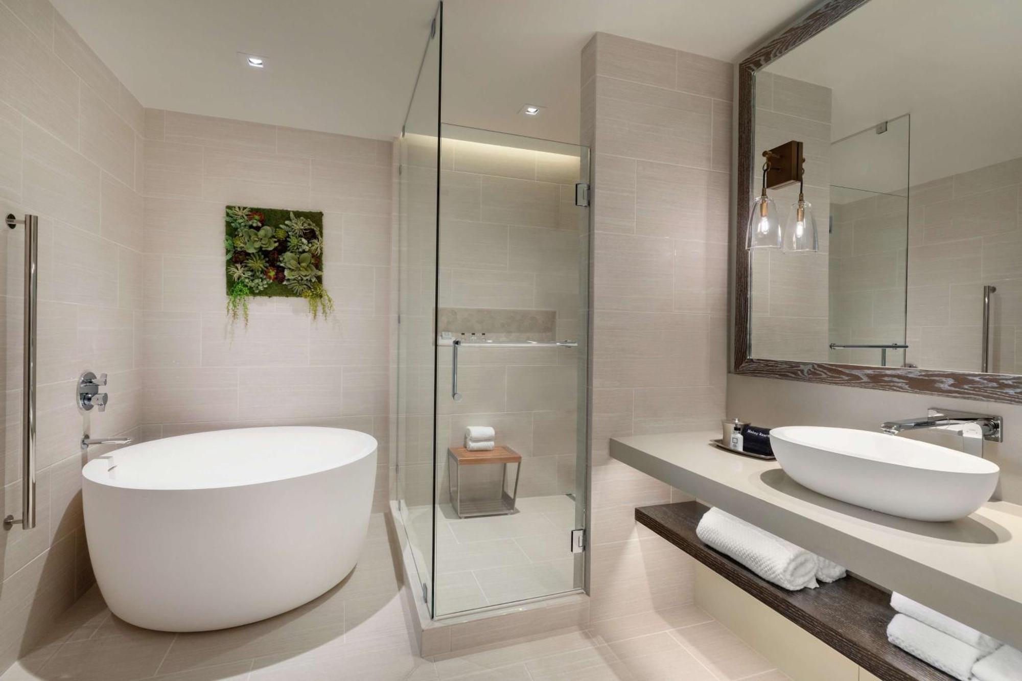 One-Bedroom King Suite,1551429928:JPEG
